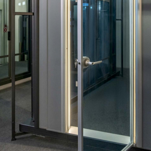 Интерьерные перегородки ALT111, дверь со скрытыми петлями